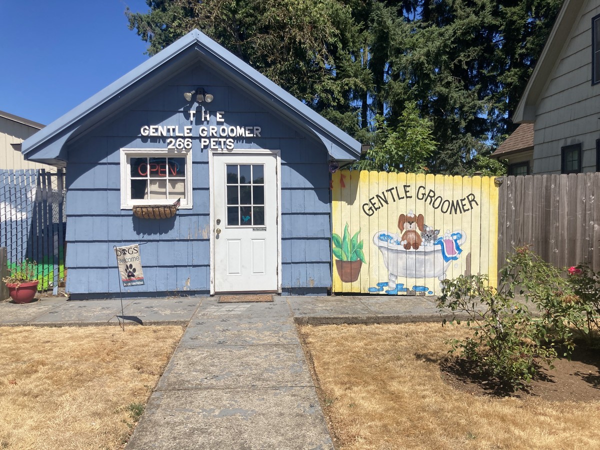 “Gentle Groomer” pet grooming business in Canby