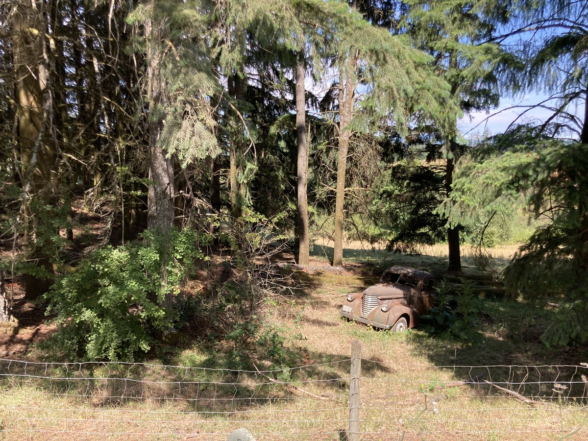 An abandoned car in the Chelahem Hills